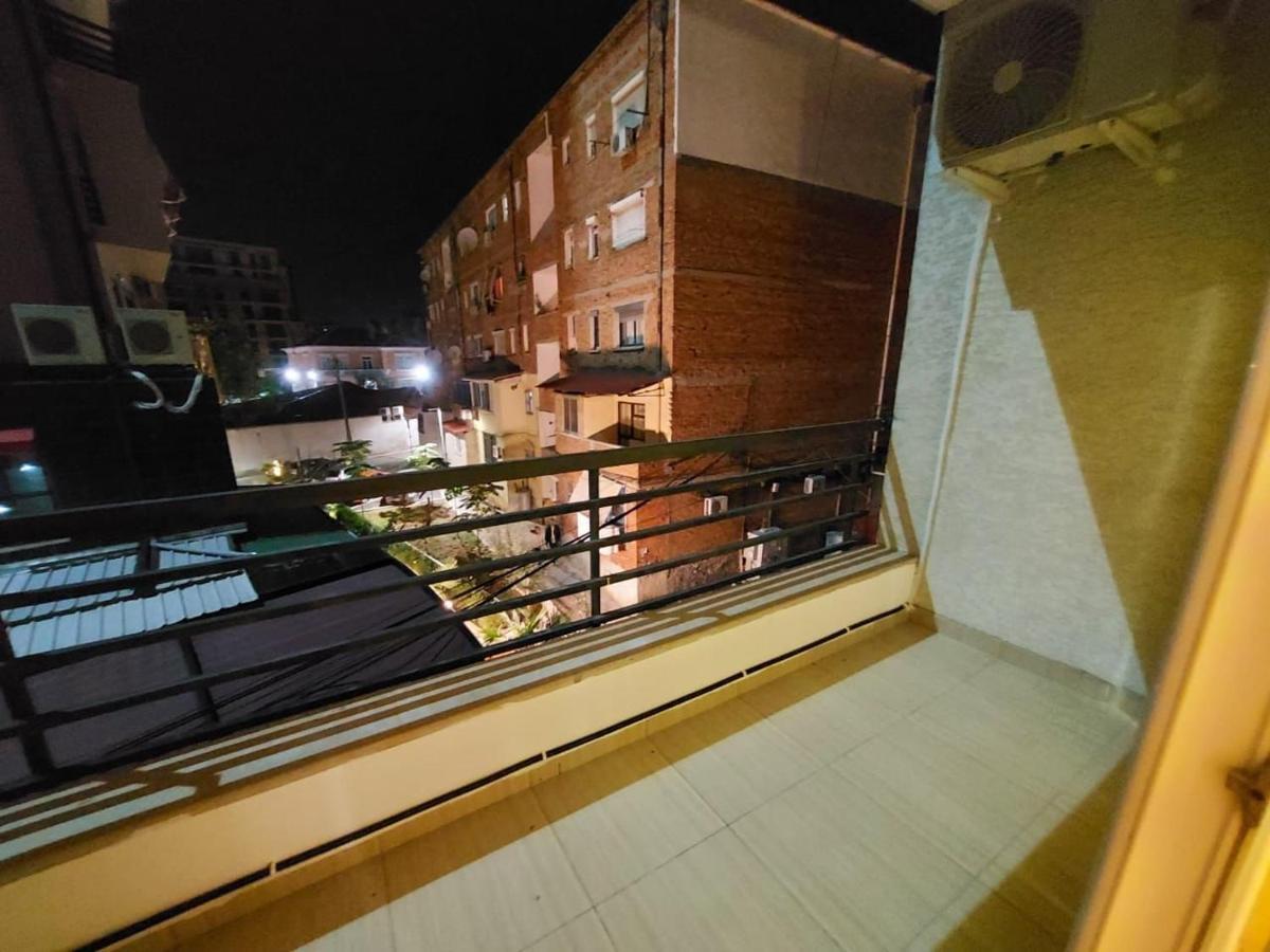 Cafi Apartments Тирана Экстерьер фото